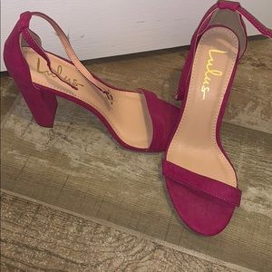 LuLu’s magenta heels